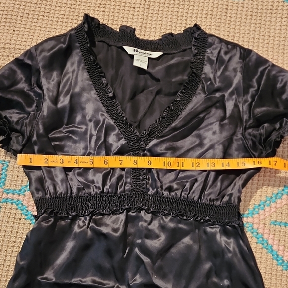 🔴 🔚🔜 SALE 100% Silk Nyguard Collection Blouse With Ruffle Details. - Picture 2 of 9